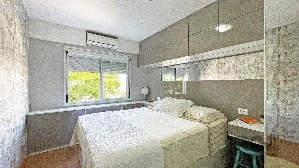Imagem Apartamento de 2 dormitórios, 1 suíte e 1 vaga de garagem coberta e escriturada no bairro Floresta