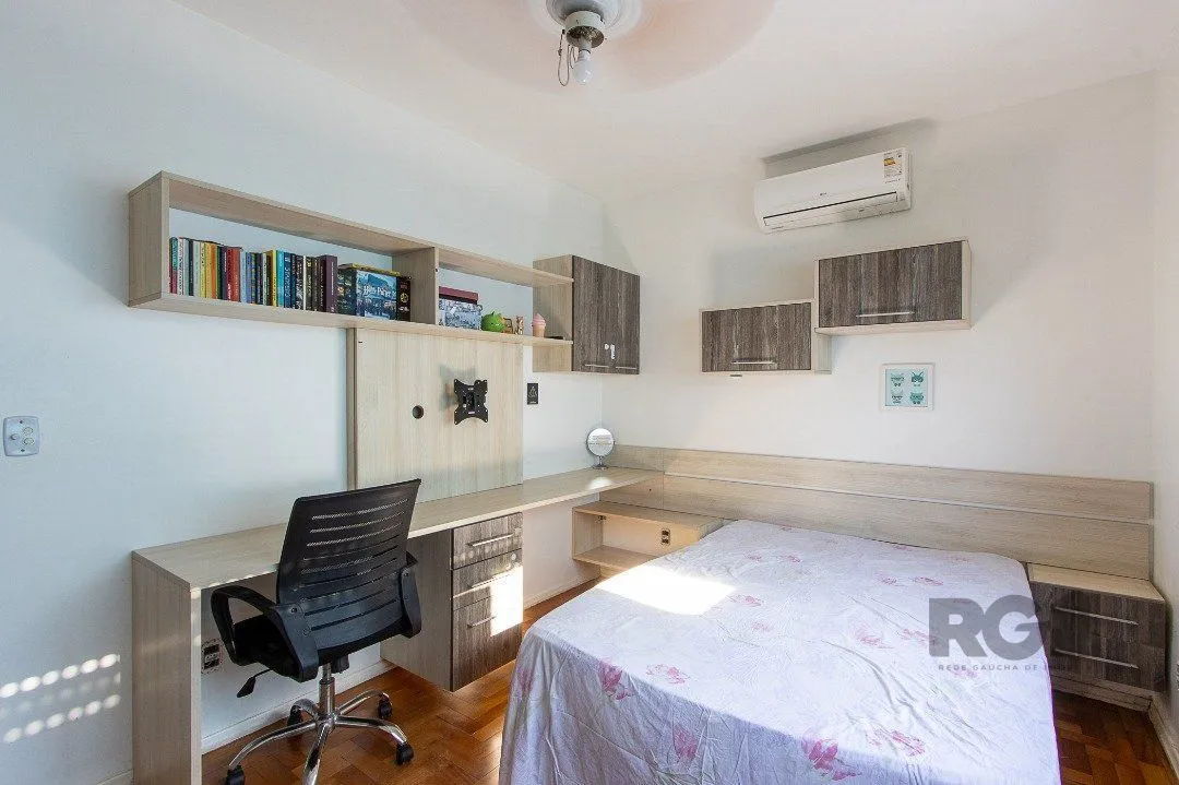 Imagem Casa térrea, com 3 dormitórios, 1 suíte, no bairro Ipanema.