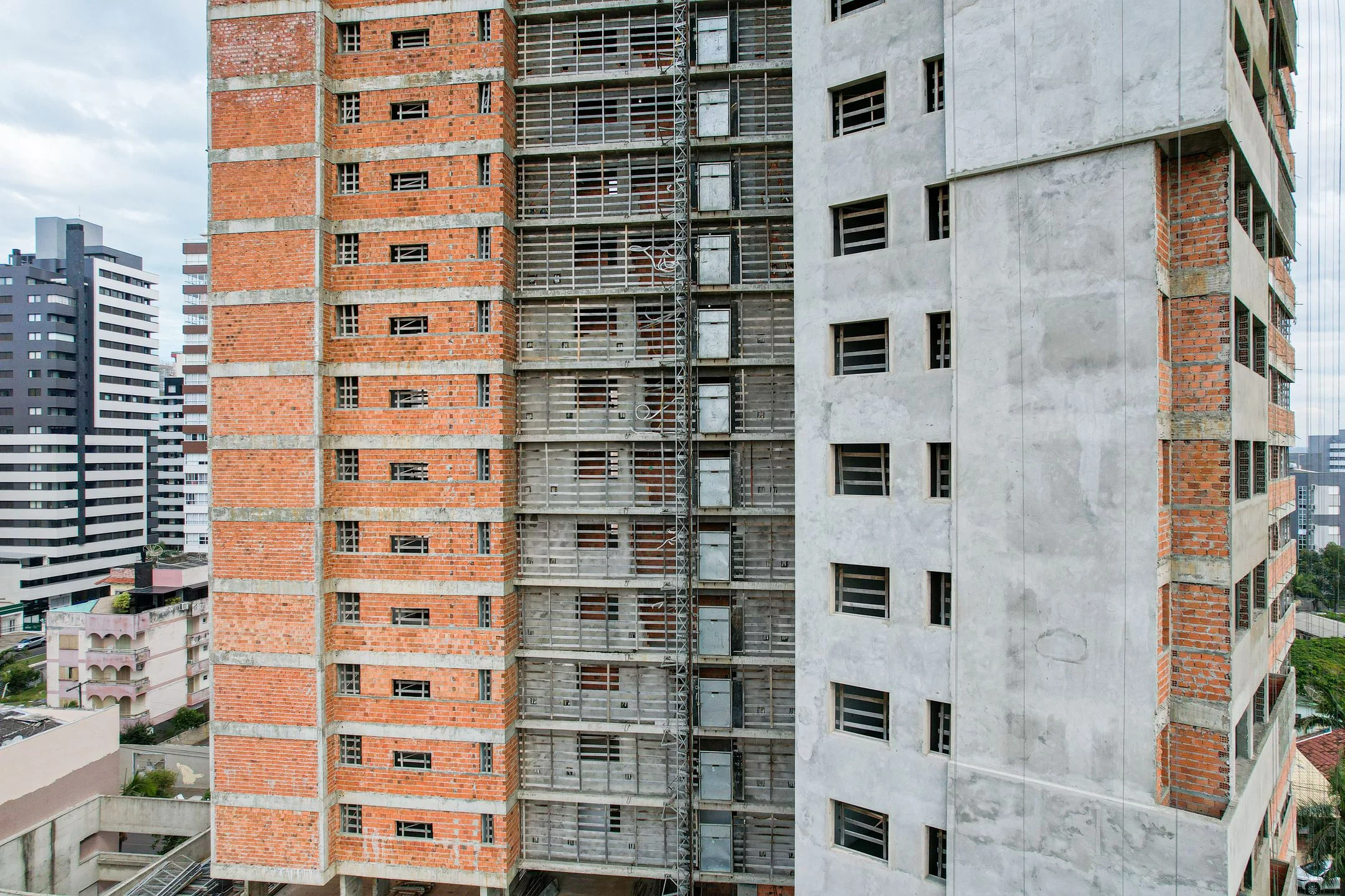 Imagem Apartamento 2 quartos sendo 2 suítes para venda no bairro Centro em Torres