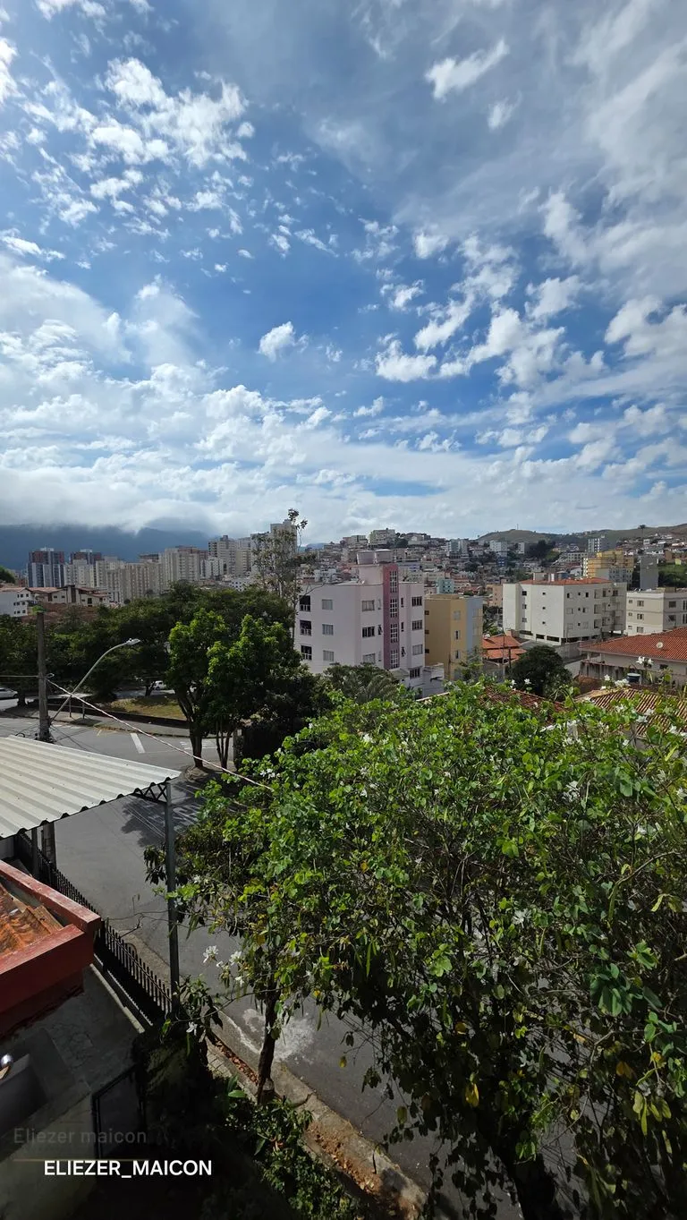 Imagem Casa a venda, aprox, 1 km do centro 3 quartos em Poços de Caldas MG