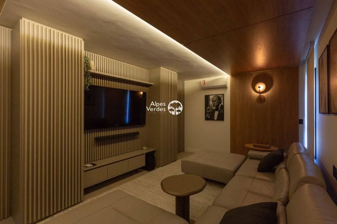 Imagem Vende-se casa prox ao centro de Xangri-lá - 6 Quartos- Valor R$7.950.000,00