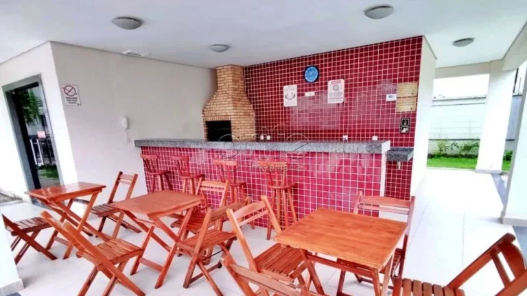 Imagem Apartamento de 2 quartos, 1 banheiro mais vaga de garagem, com transporte público e supermercados e...