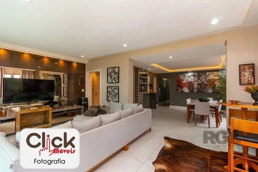 Imagem Apartamento 4 dormitórios, sendo 1 suíte, 193 m² de área privativa e 2 vaga(s) de garagem. Localizado na Rua/Av. Carlos Gomes, no bairro Auxiliadora em Porto Alegre.