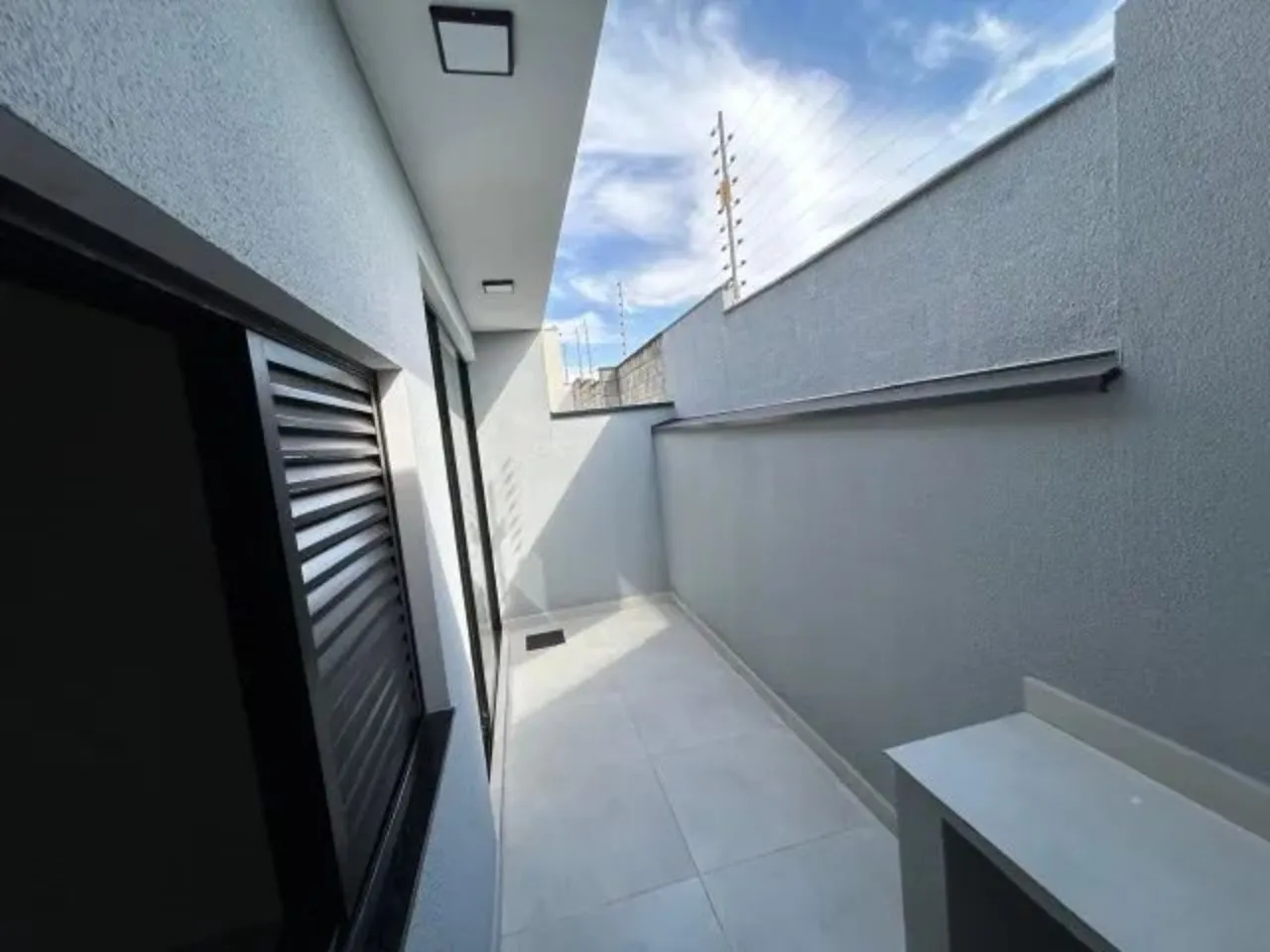 Imagem Casa de alto padrão no Condomínio Residencial Jardim em Sorocaba: 3 quartos, 1 suíte, 2 salas, 2 banheiros, 2 vagas de garagem, 118,23m².