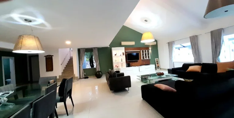 Imagem Casa em Condomínio Novo Leblon, em terreno de 1000 m², 6 suítes, jardins, piscina, área gourmet com churrasqueira.