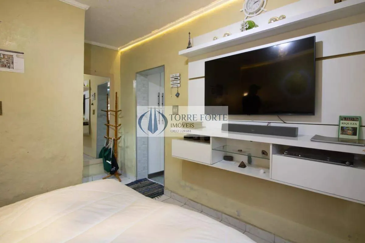 Imagem Casa com lindo espaçoso quintal, 3 vagas de garagem, 2 dormitórios