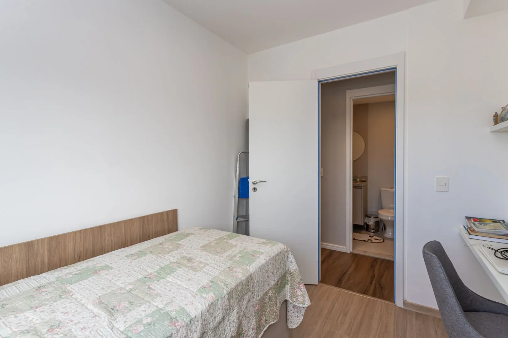 Imagem Apartamento 02 dormit com suíte e 01 vaga, no bairro Azenha, em Porto Alegre.