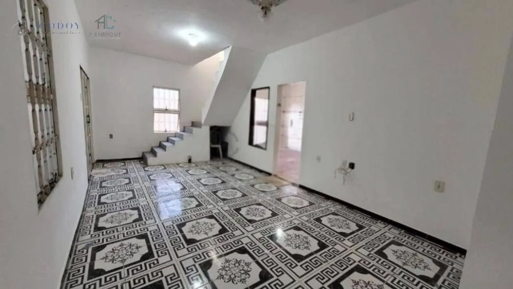 Imagem Amplo Sobrado com Suíte, Edícula e Quintal com Churrasqueira