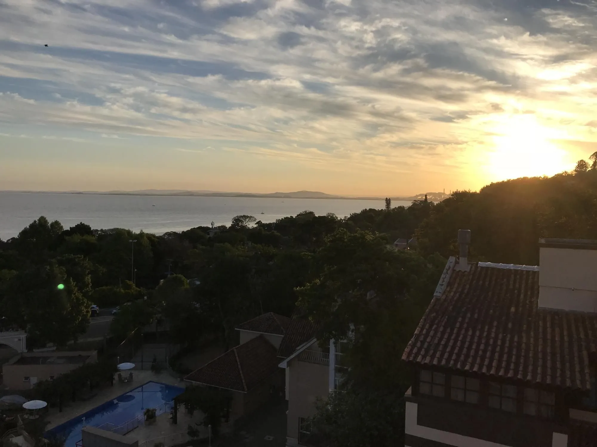 Imagem Casa Condominio para Venda - 230.51m², 4 dormitórios, sendo 1 suites, 3 vagas - Pedra Redonda