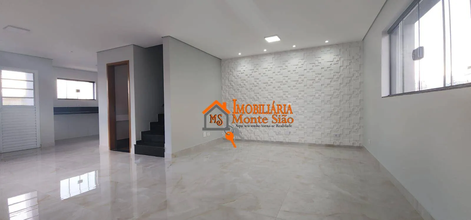 Imagem Sobrado com 3 dormitórios à venda, 186 m² por R$ 930.000,00 - Carmela III - Guarulhos/SP
