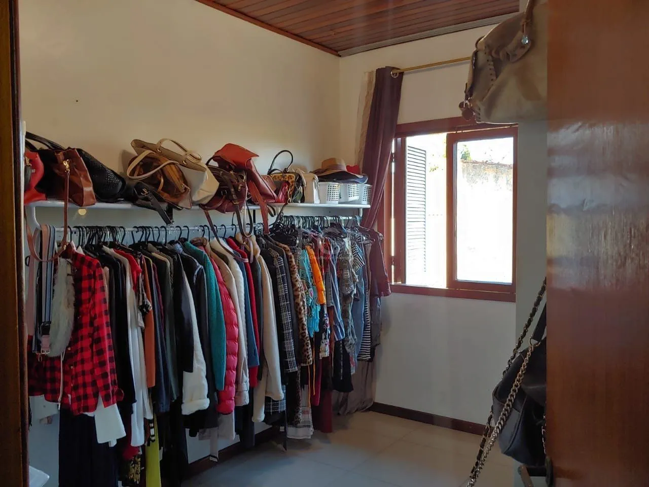 Imagem Casa para Venda - 250m², 3 dormitórios, sendo 1 suites, 5 vagas - Santa Rosa
