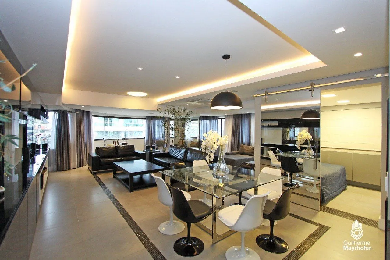 Imagem Cobertura para Venda - 327m², 3 dormitórios, sendo 3 suites, 5 vagas - Petrópolis