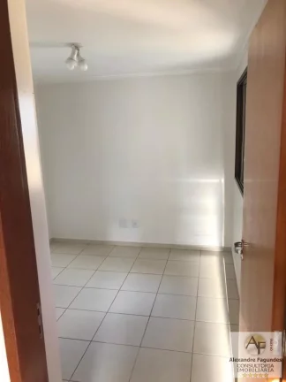 Imagem Apartamento para Venda em Goiânia, SETOR BELA VISTA, 3 dormitórios, 1 suíte, 3 banheiros, 1 vaga