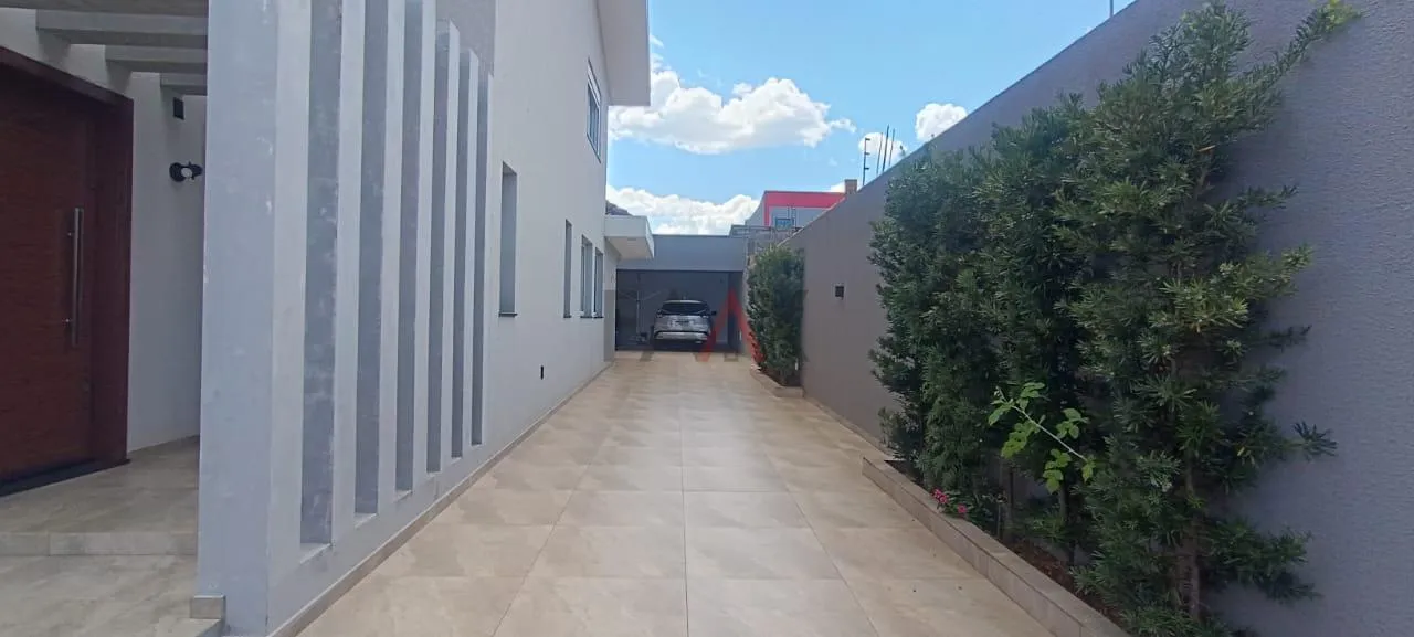 Imagem Sobrado à Venda em Bonsucesso 3 Quartos Suíte com Hidro e Energia Solar