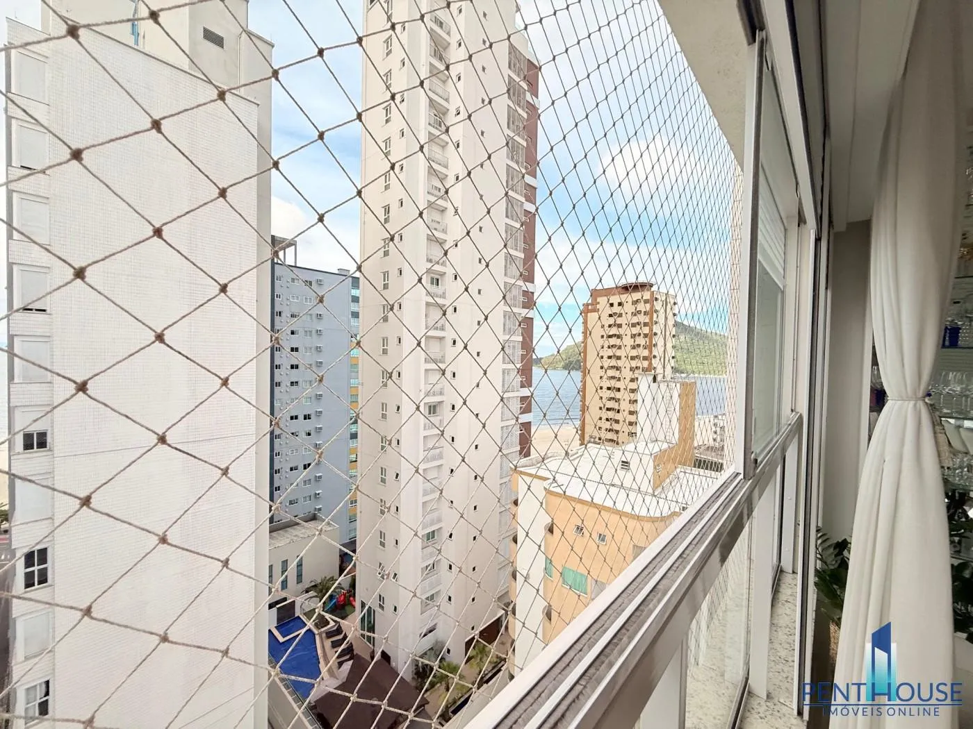 Imagem Apartamento Quadra Mar para Venda em Balneário Camboriú, CENTRO, 3 dormitórios, 3 suítes, 4 banheiros, 4 vagas