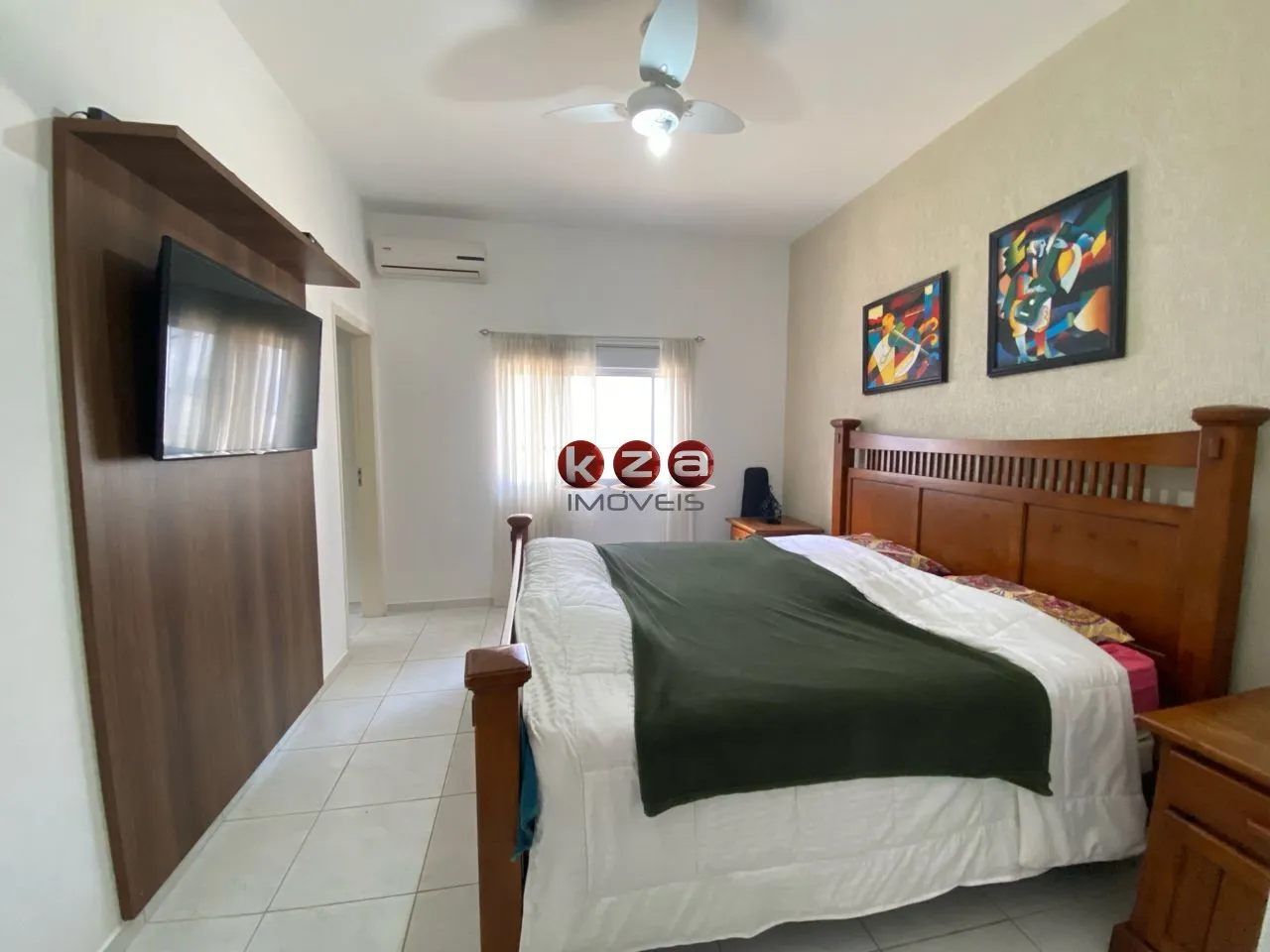 Imagem Casa de Luxo em Condomínio na Vila Capuava, Valinhos-SP: 3 Quartos, 2 Suítes, 2 Salas, 4 Banheiros, 4 Vagas, 191m².