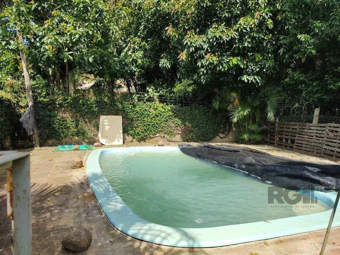Imagem Casa térrea, 2 quartos, edícula com 2 quartos, pático, piscina - Bairro Cavalhado