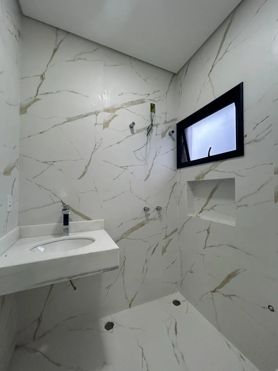 Imagem Imperdível! Casa em condomínio à venda em Sorocaba-SP, bairro Wanel Ville, 3 quartos, 3 suítes, 1 sala, 4 banheiros, 2 vagas, 132m².