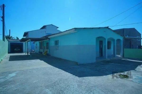 Imagem Casa espaçosa à venda no bairro Costa e Silva 4 dormitórios sendo 1 suíte.