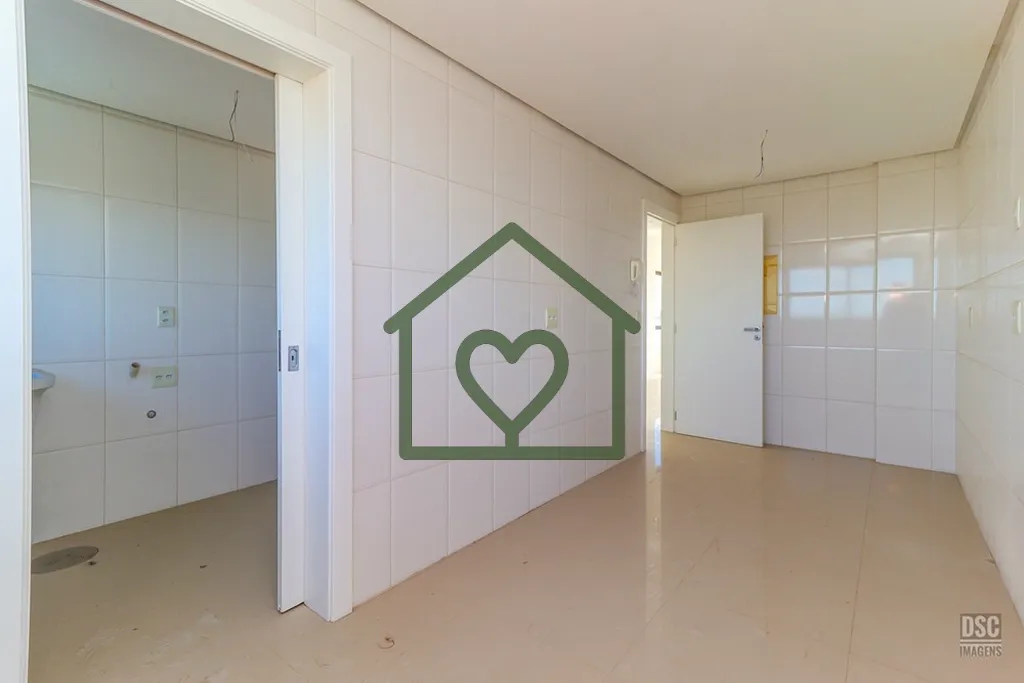 Imagem Descubra o seu novo lar no coração da Região Sul do Brasil! Este apartamento de 138m², localizad...