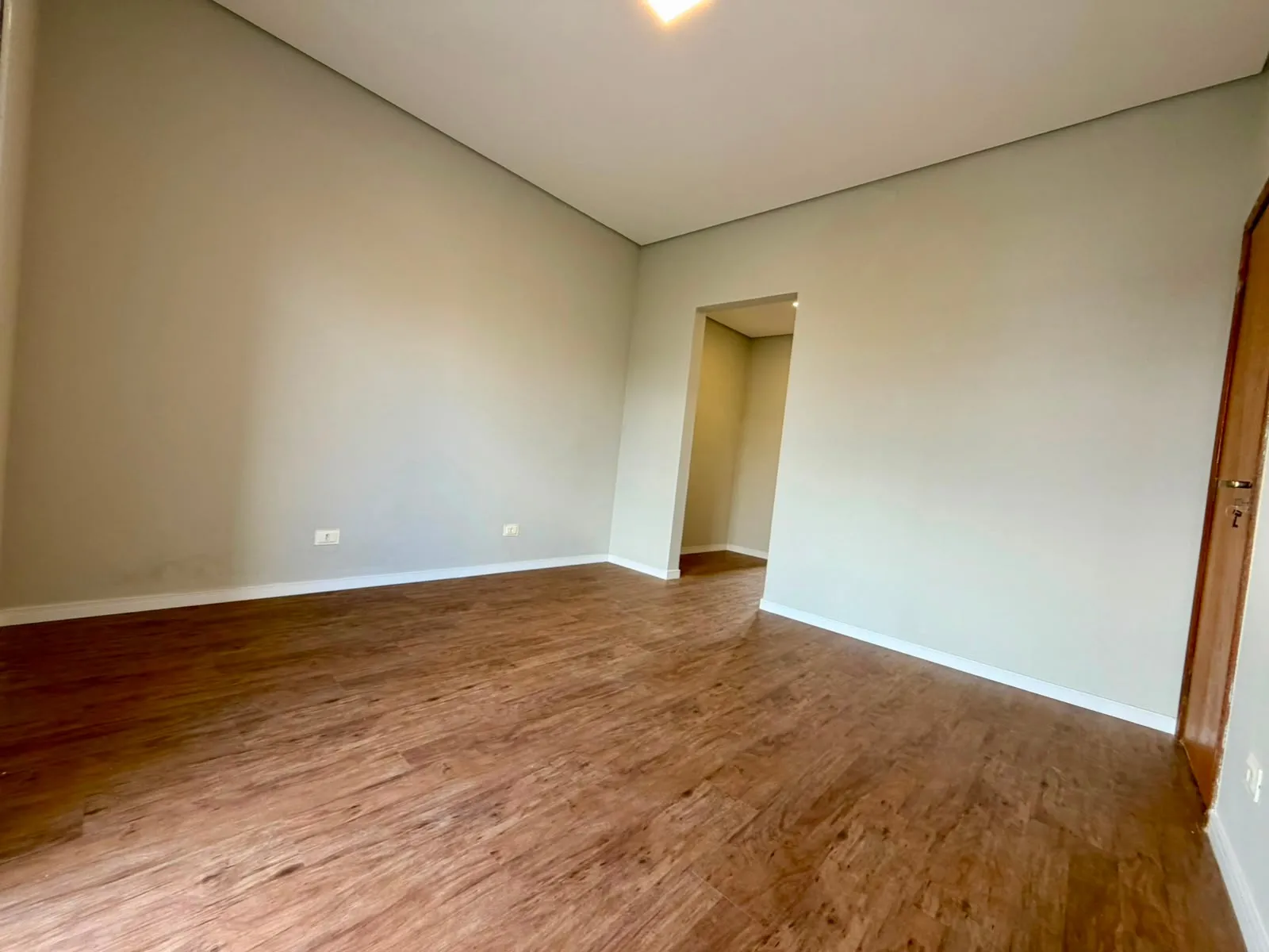 Imagem Casa à Venda, com 3 dormitórios, suíte master com closet, piscina, área gourmet e 147 m², no Golden Park II