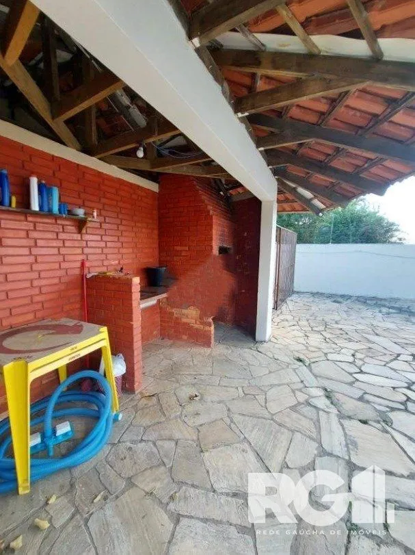 Imagem Linda Residência com cinco dormitórios no centro da cidade de Viamão/RS