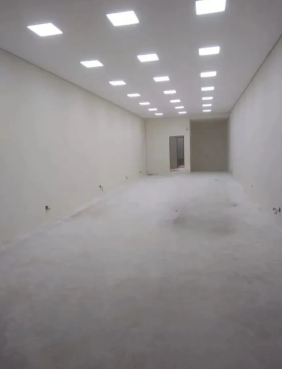 Imagem Salão Comercial para Locação em Sorocaba-SP, Bairro Parque São Bento: 1 Sala, 1 Banheiro, 125m² de Área. Venha Conferir!