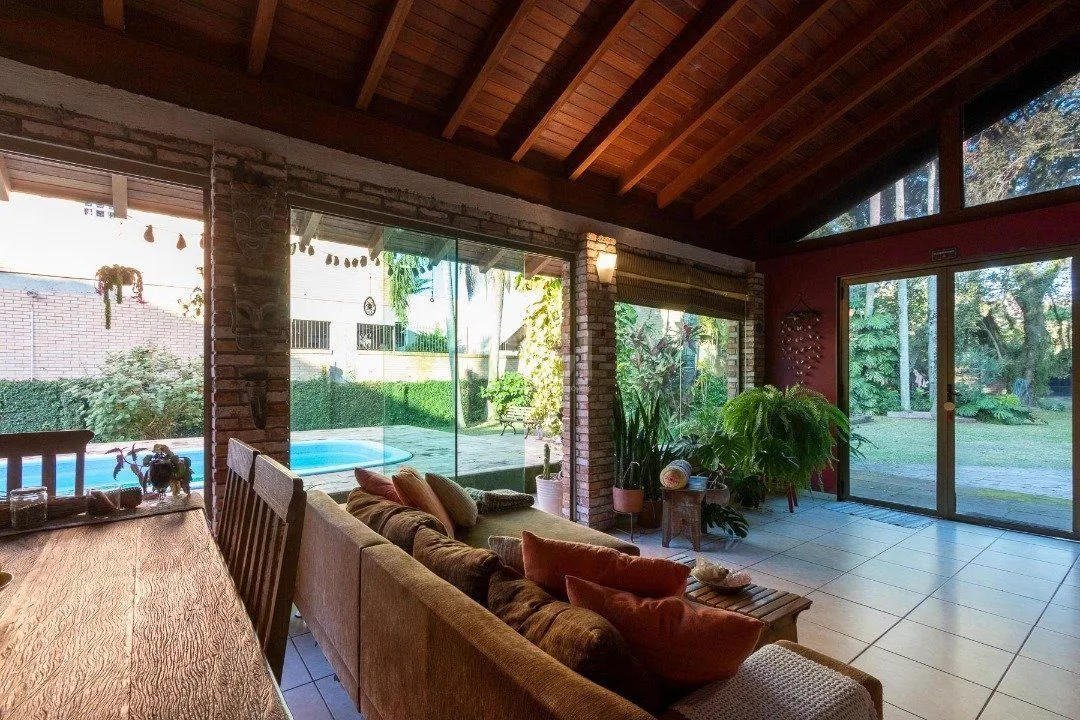 Imagem Casa para Venda - 292.21m², 4 dormitórios, sendo 2 suites, 3 vagas - Tristeza