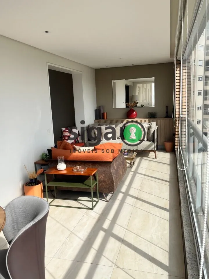 Imagem Apto à Venda com 200m², 3 suites, 4 vagas, Semi mobiliado, andar alto, no Panamby