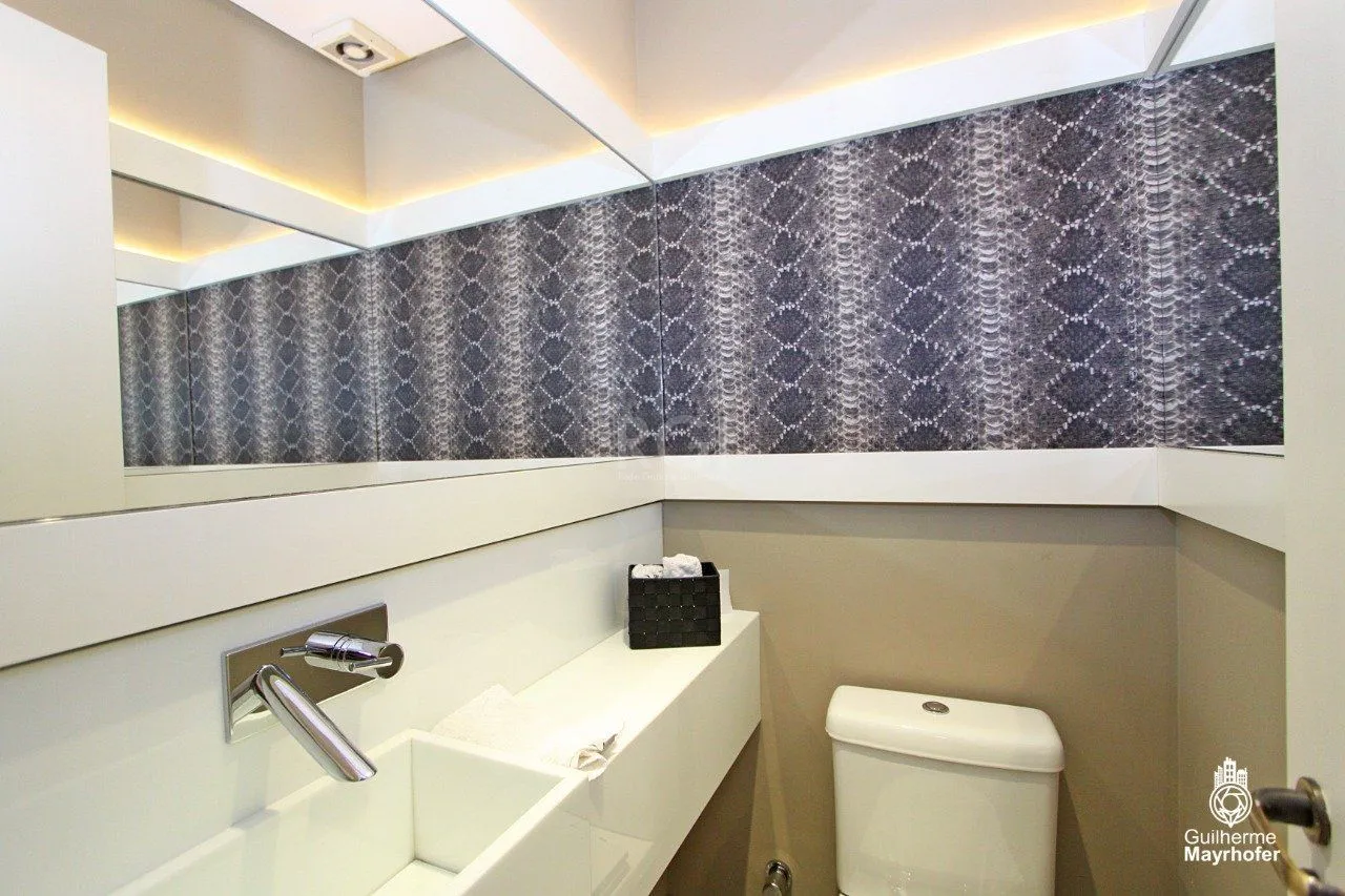 Imagem Cobertura para Venda - 327m², 3 dormitórios, sendo 3 suites, 5 vagas - Petrópolis