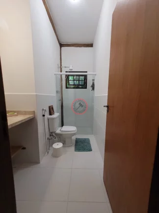 Imagem LINDA CASA, 3 SUITES C/AR COND, MUITO VERDE,DESENHO ARQUITETÔNICO e 1 STUDIO/SUÍTE EXTERNA C/ BANHEIRA DE IMERSÃO EM 900 MT ²