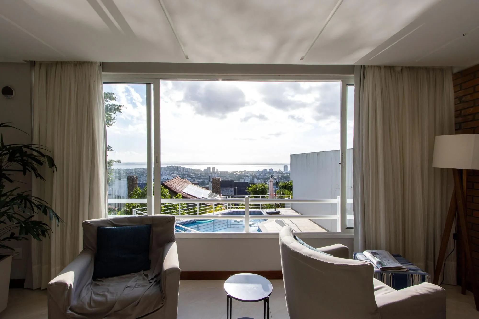 Imagem Casa 4 dormitórios com elevador