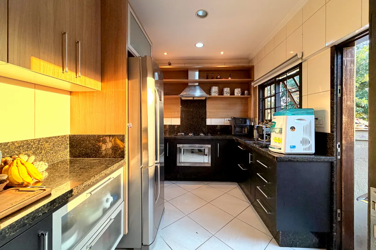 Imagem Casa de vila para venda em Centro com 4 quartos, sendo 2 suítes, 257m2