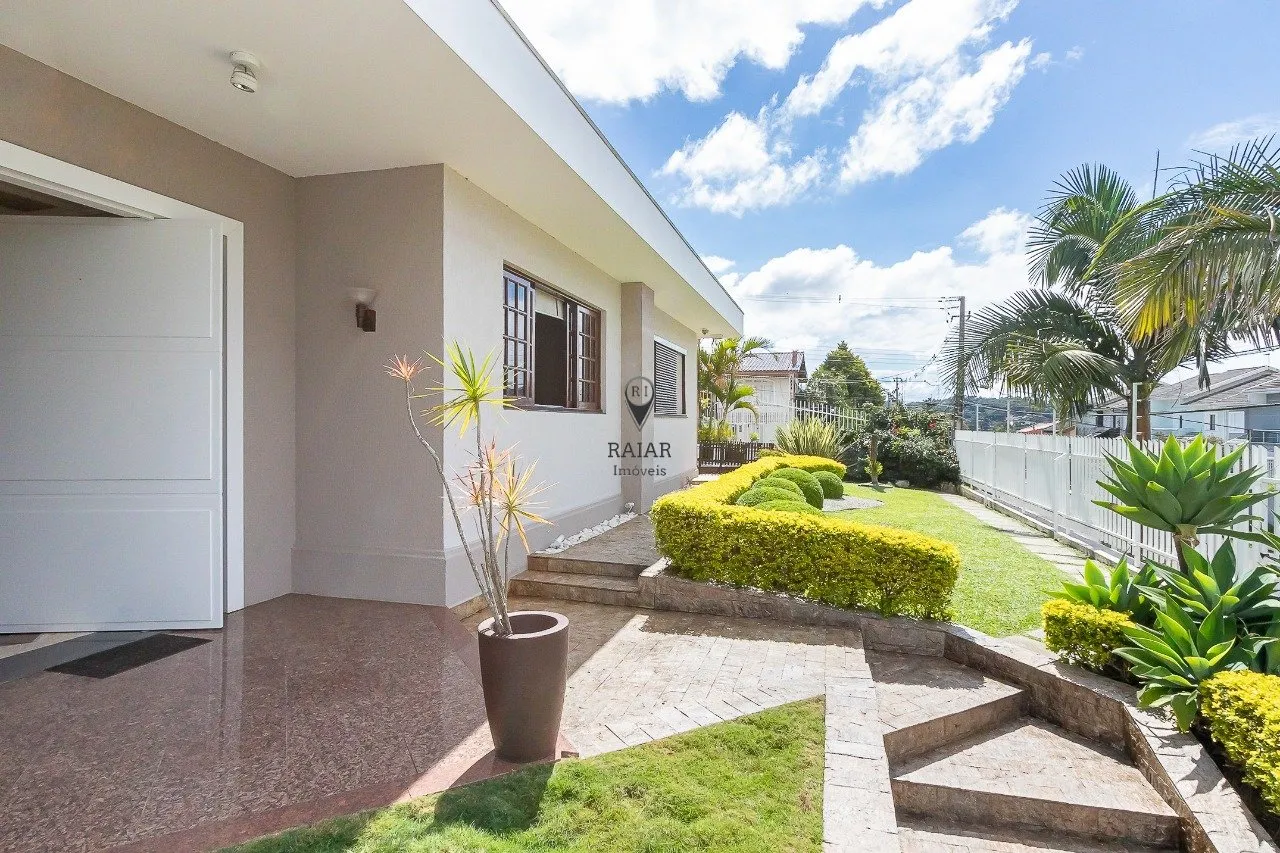 Imagem Casa de Alto Padrão "Mobiliada"

Com quatro quartos, duas suítes com hidro, espaço gourmet, acade...