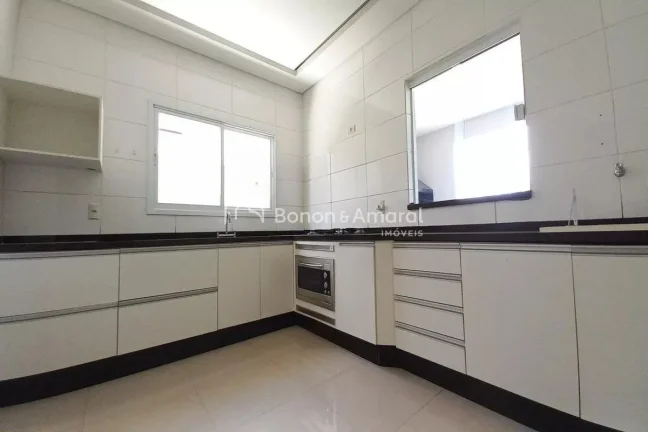 Imagem Esta casa no Swiss Park oferece 247 m² de área construída, combinando conforto, funcionalidade e ...