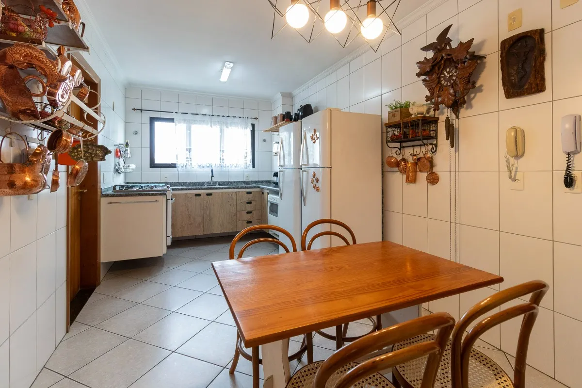 Imagem Apartamento para venda em Vila Bastos com 4 quartos, sendo 1 suíte, 142m2