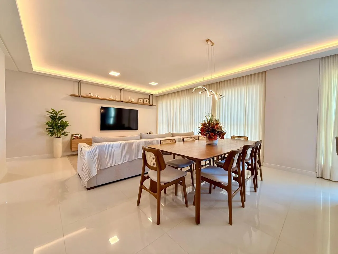 Imagem Apartamento com vista para o mar à venda com 179.5m2 por R$ 4.850.000,00
