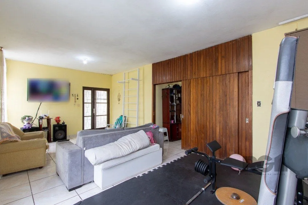 Imagem Casa térrea, 3 quartos, 2 banheiros, com pátio no Bairro Cavalhada
