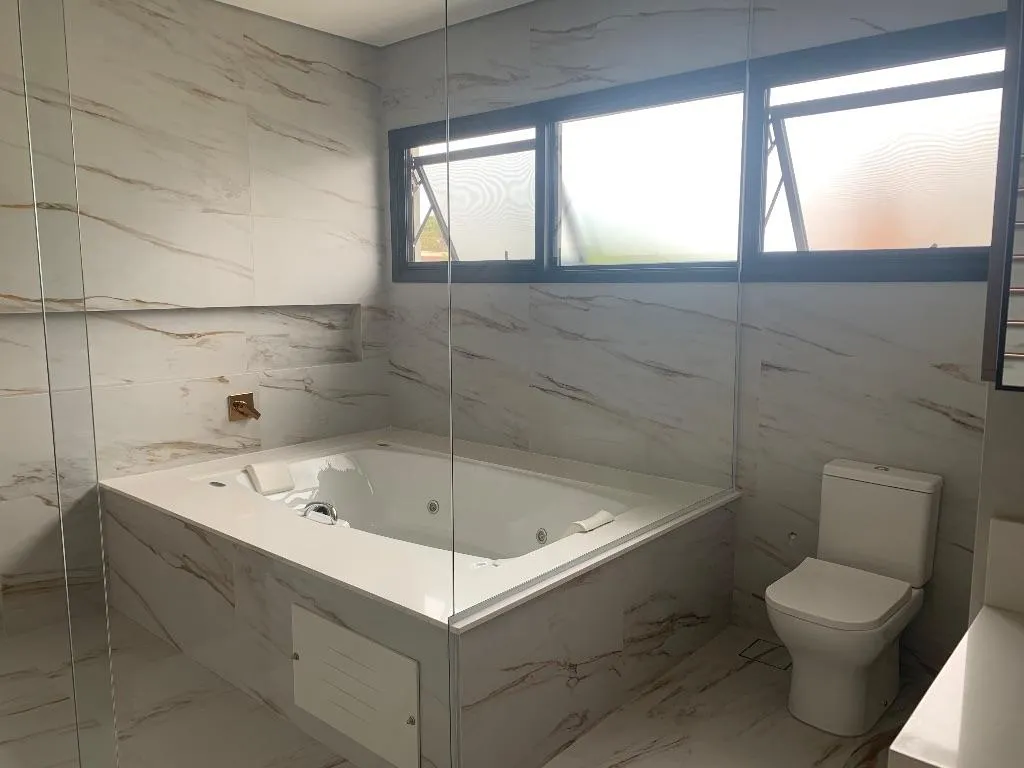 Imagem Casa Espetacular em Condomínio Fechado em Valinhos - Oportunidade Única!