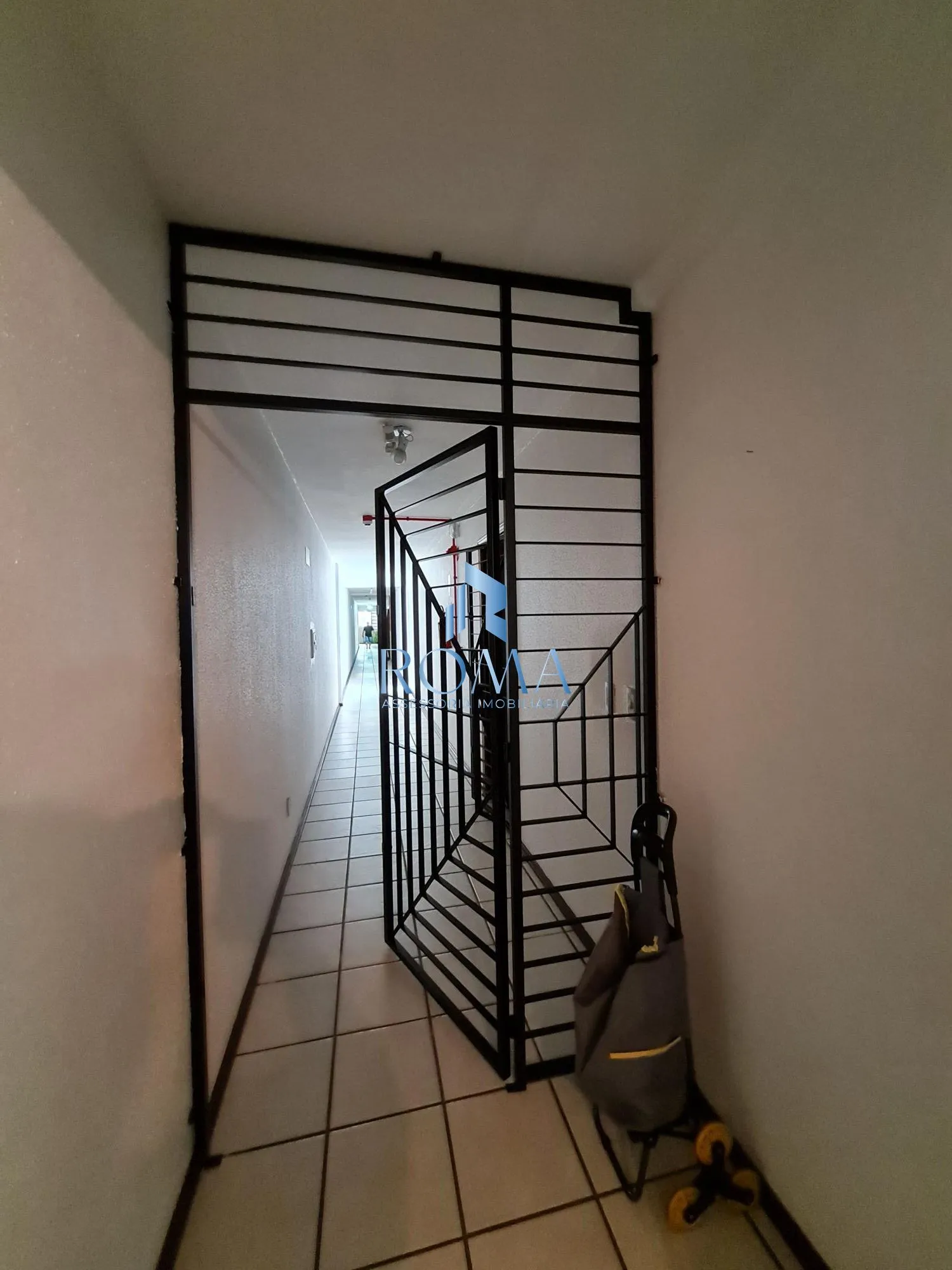 Imagem Apartamento Semimobiliado com 3 Quartos à Venda em Santa Maria