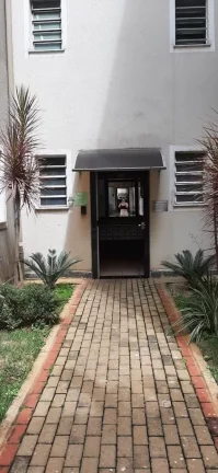 Imagem Apartamento com ótima localização dentro do condomínio, o qual possui 2 dormitórios, sala, cozi...