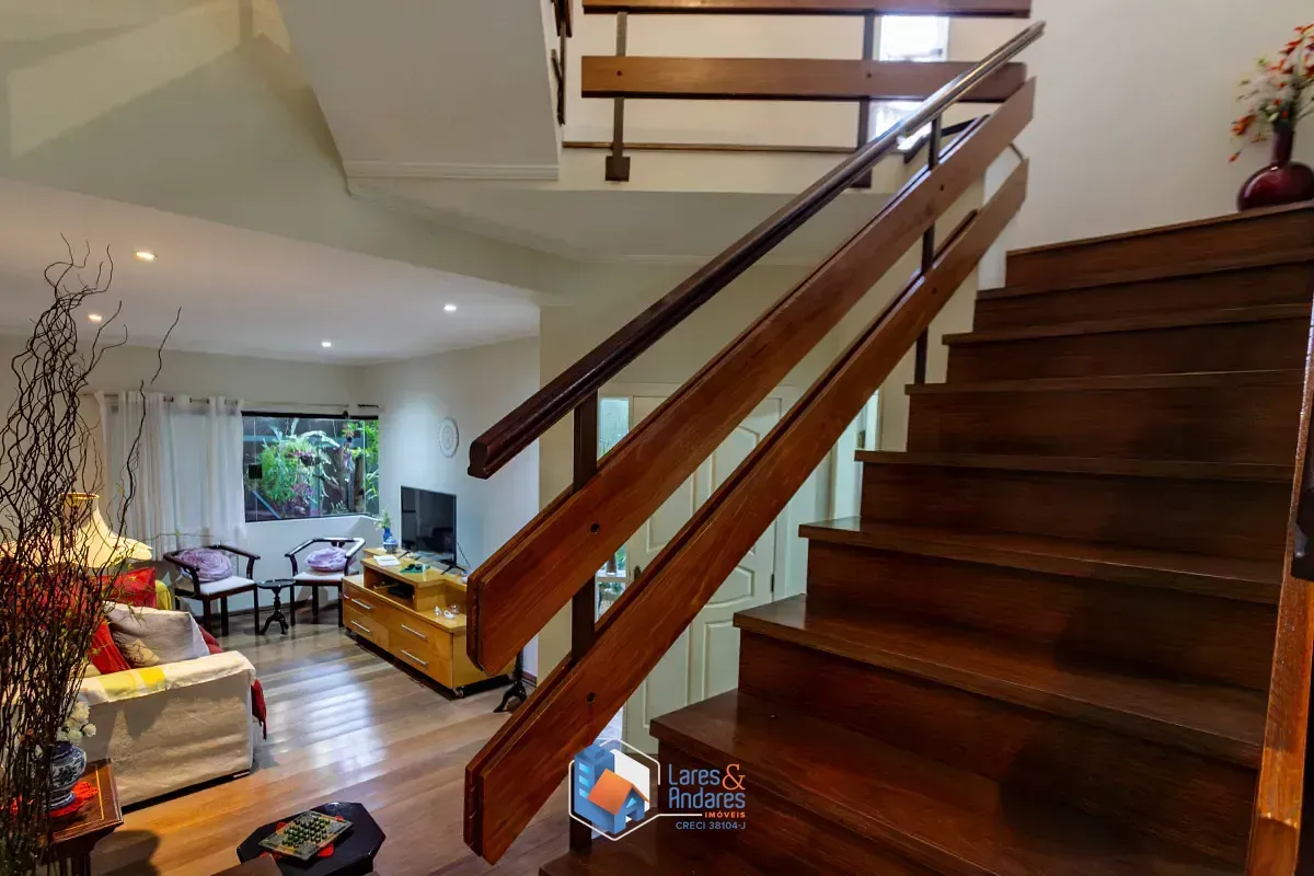 Imagem Sobrado para venda em Jardim Santo Antoninho com 3 quartos, sendo 3 suítes, 150m²