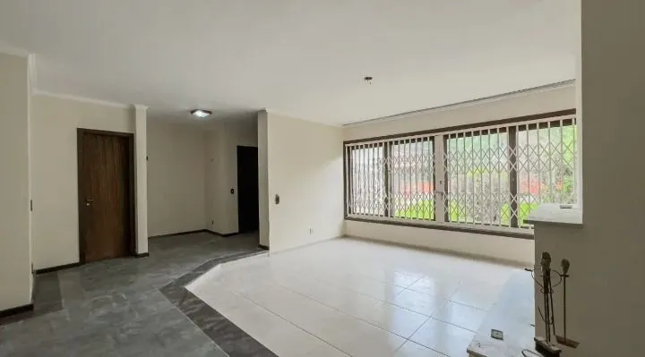 Imagem Casa de 3 dormitórios, 1 suíte e 3 vagas de garagem, bairro Ipanema.