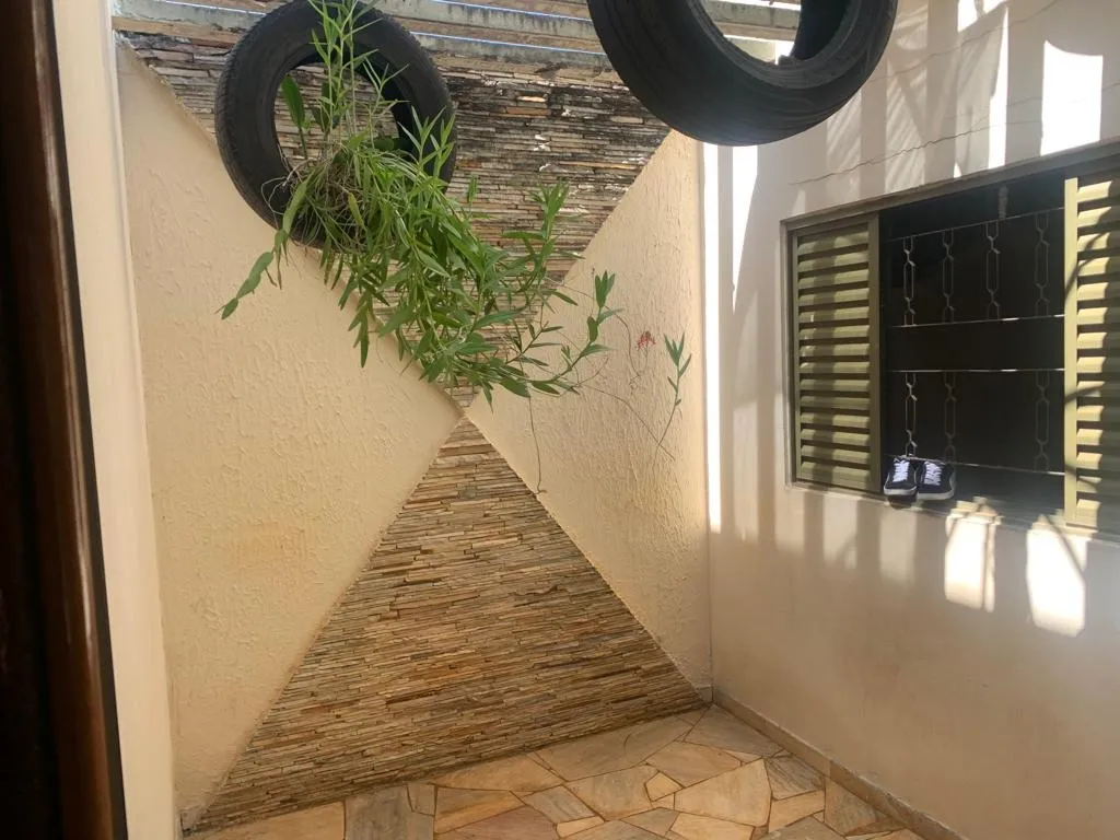 Imagem Venha conhecer essa incrível casa à venda, localizada em um bairro tranquilo e familiar.