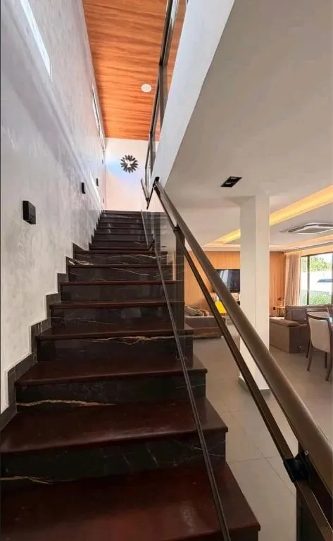 Imagem Mansão mobiliada com 5 suítes no Condomínio Alamoana. Sofisticação, automação, segurança 24h e lazer completo em Cabedelo.