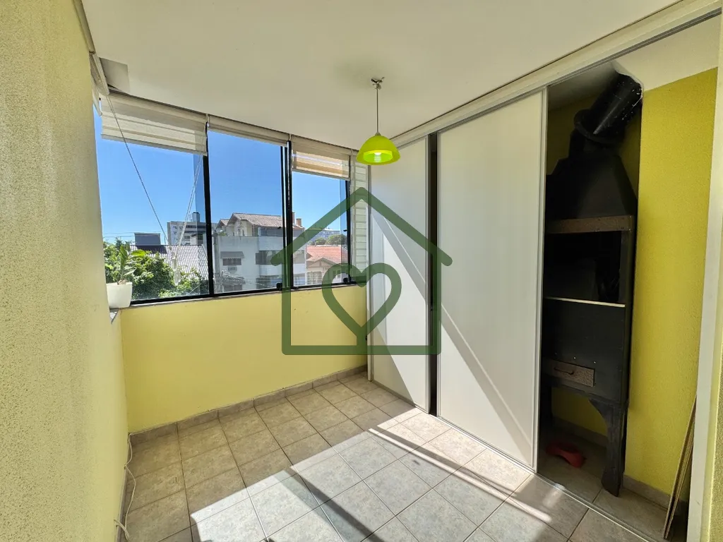 Imagem Apartamento no bairro São Sebastião, 2 quartos um deles suíte, espaçoso, sacada com churrasqueir...