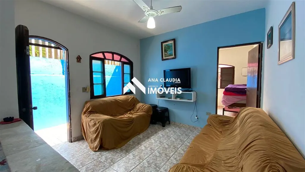 Imagem Casa na praia de Mongaguá a venda, 80 metros da Marginal.