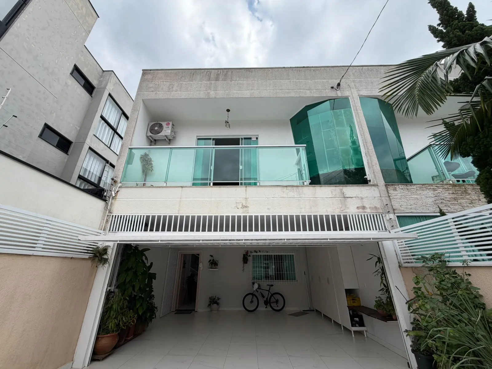 Imagem Casa à venda com 200m2 por R$ 2.800.000,00