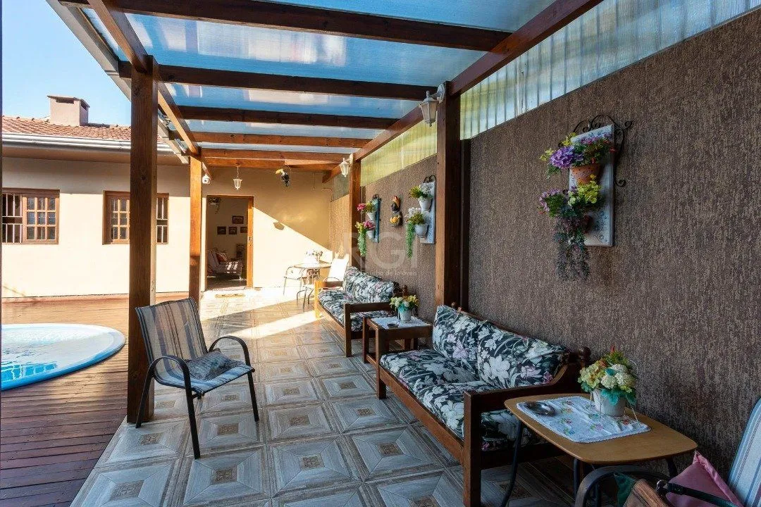 Imagem Casa a venda com piscina, 4 quartos, sendo 1 suite, 3 vagas