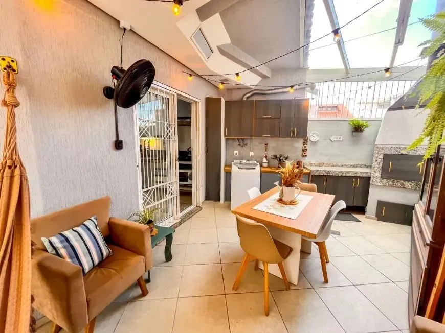 Imagem Casa Reformada em Condomínio com Suíte e Espaço Versátil Avenida Ecoville